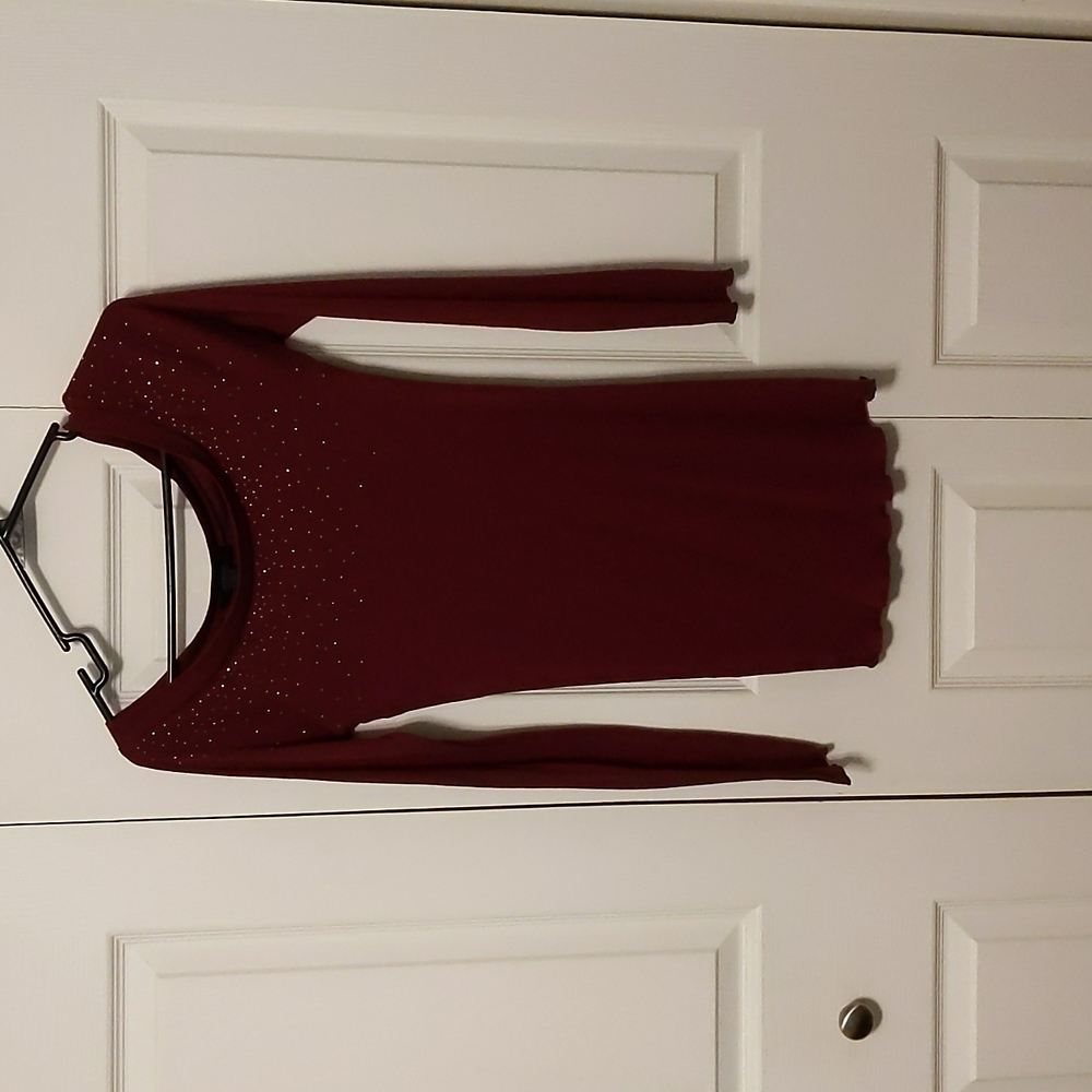 Maroon long sleeve shirt with chest sparkle detaik
